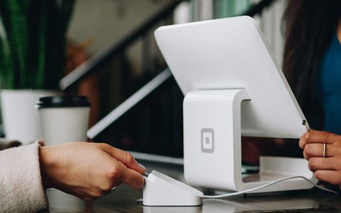 关店、退烧的阵痛期后，新风口再为新零售续命？