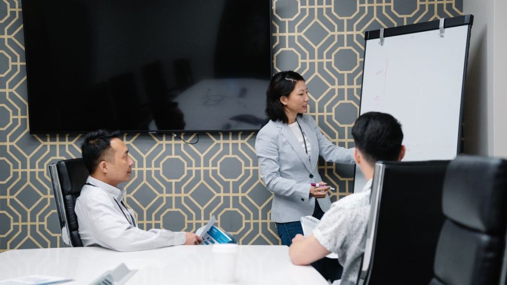 实战课｜从今日白酒概念异动，学会涨跌停制度：连板梯队里的｜盘哥视角